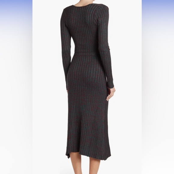 Sweater dress with cut out detail - Picture 2 of 6